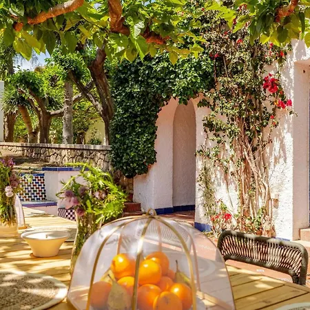 Masia Centenaria En * Sitges